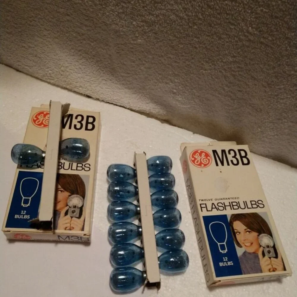 FLASHBULBS GENERAL ELECTRIC M3B SET of 12 PLUS 2 UNUSED VINTAGE